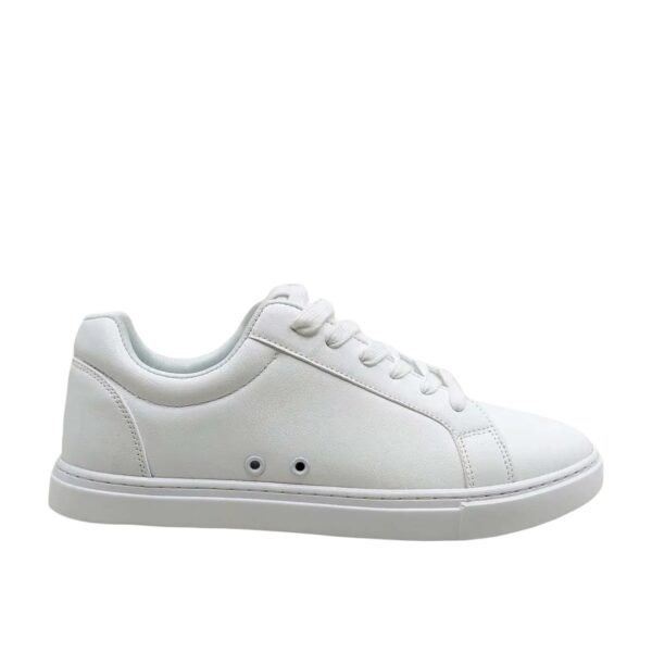 SUPREME Sneaker