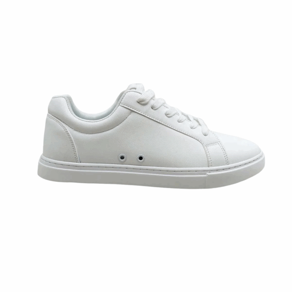 SUPREME Sneaker